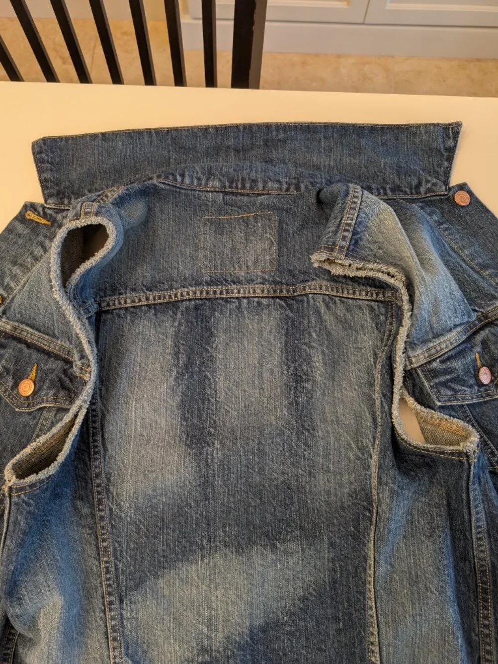 Levi’s Denim Trucker Vest – Men’s Medium (Cut-Off Sleeves)